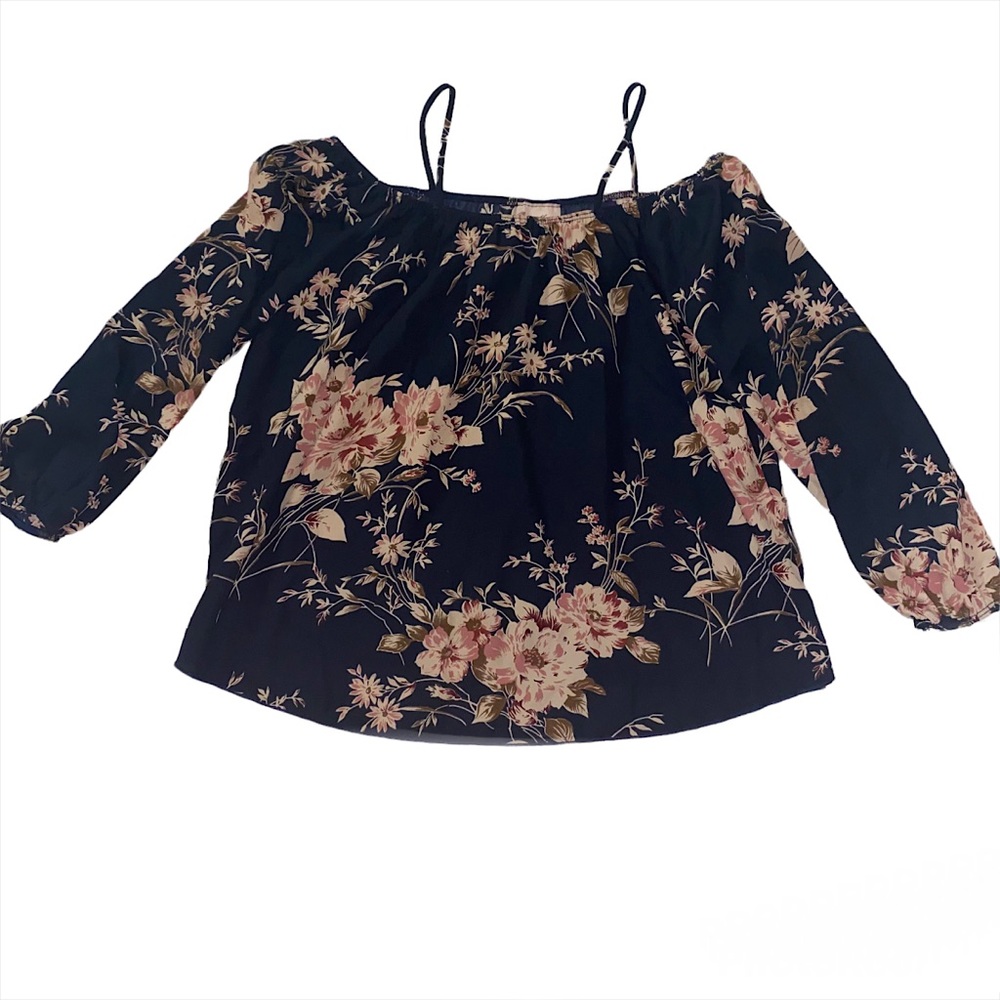 Fashion magazine ( floral flowy top ) 100% polyester